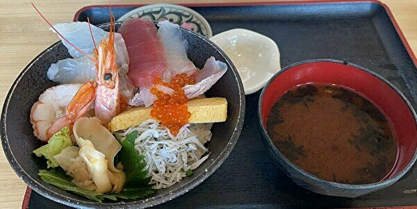 魚屋の海鮮丼上